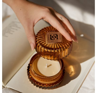 Vela Glowy Louis & Lewis Green Amber/Amber 70 ml